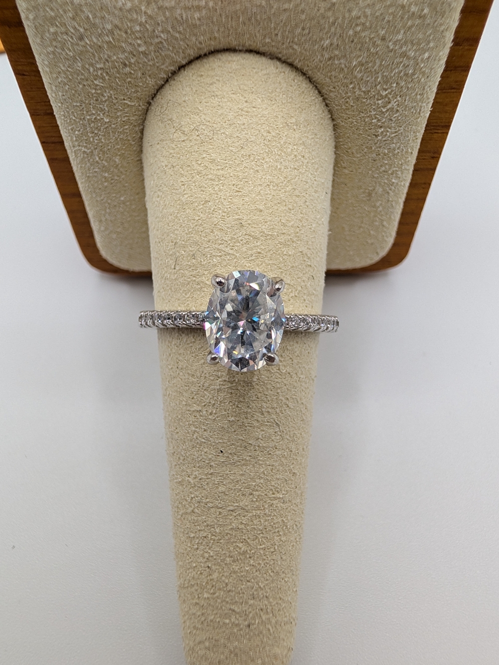 NWOT 2.0 CT GRA Oval Moissanite Ring 925 Sterling Silver Pavé Band